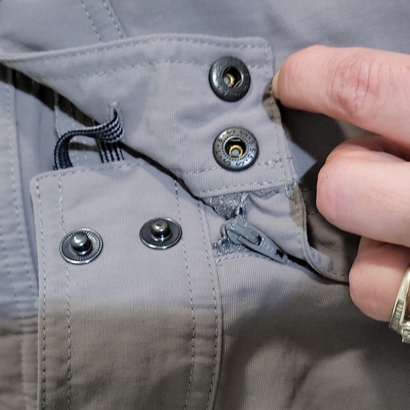 Women's North Face size 12 convertible pants - Picture 5 of 11